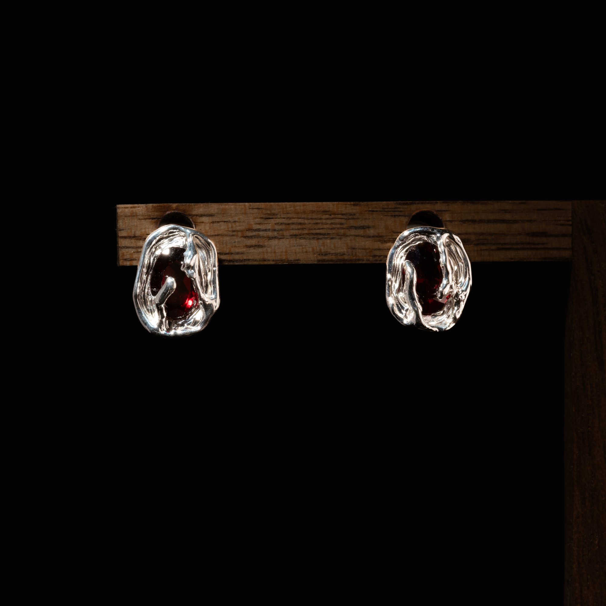 Сережки з гранатами