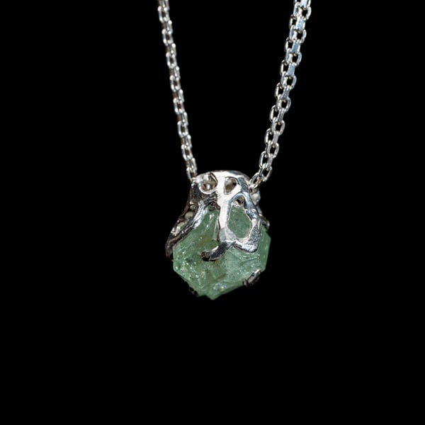 Кулон з мятним гранатом