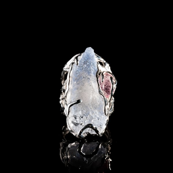 Ring with Dumortierite-Included Quartz and Tourmaline