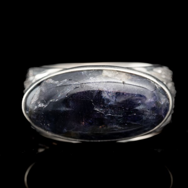 Каблучка з іолітом