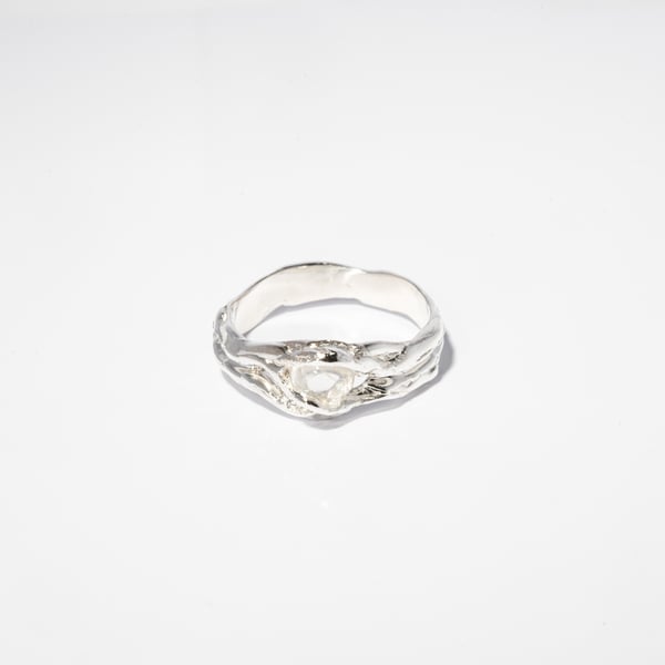 Каблучка з місячним камінням