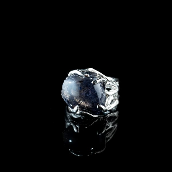 Ring with Iolite