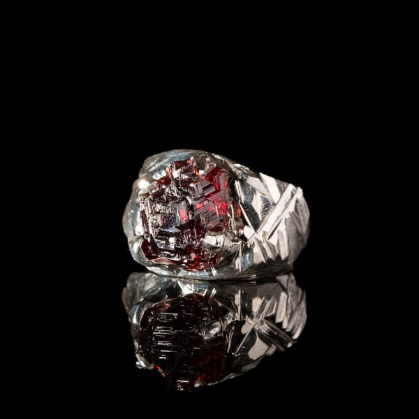 Каблучка з гранатом