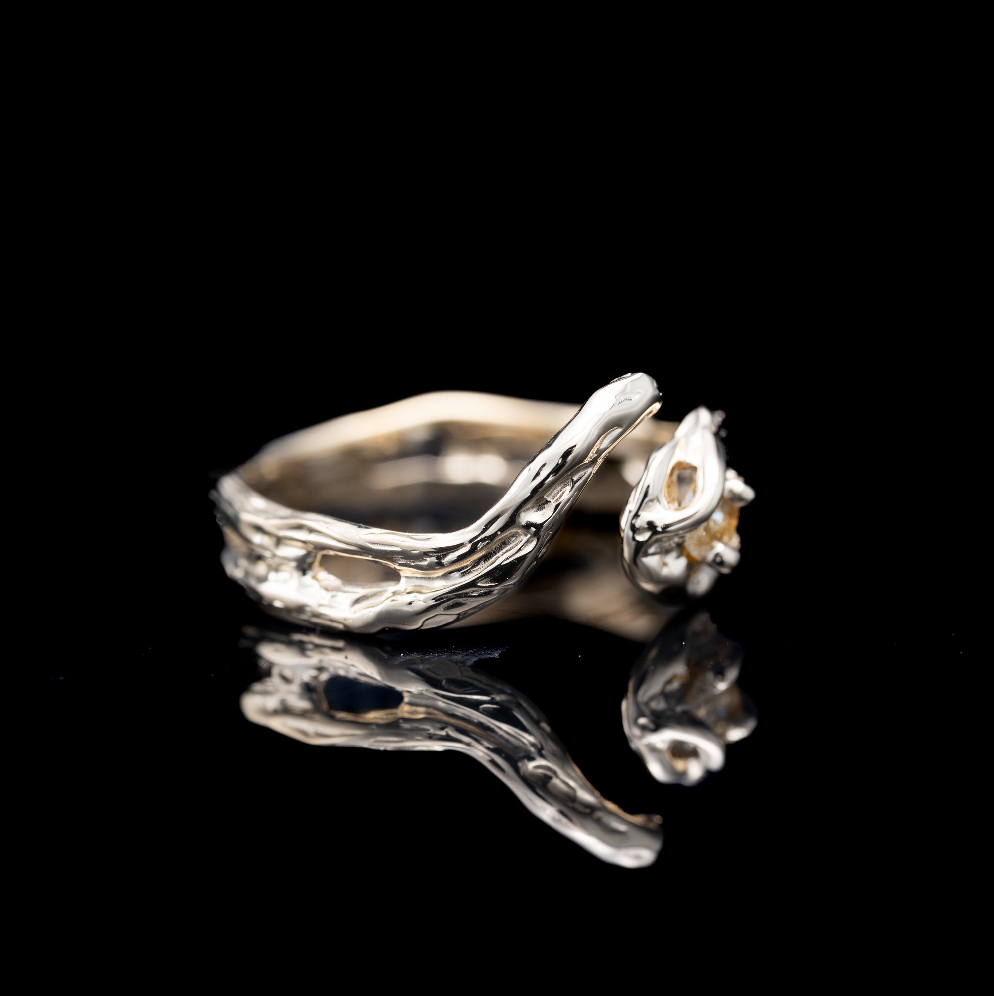 Золота каблучка з діамантом - зображення 3