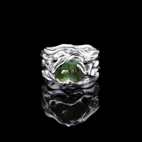 Каблучка з перідотом