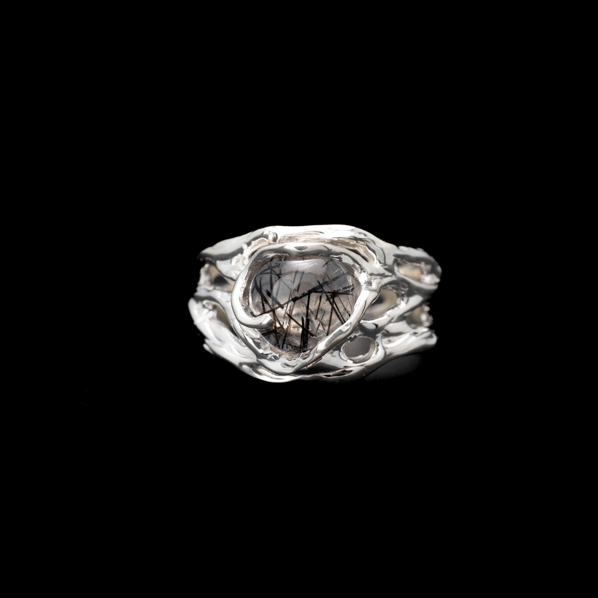 Каблучка з кварцом з включенням шерлу