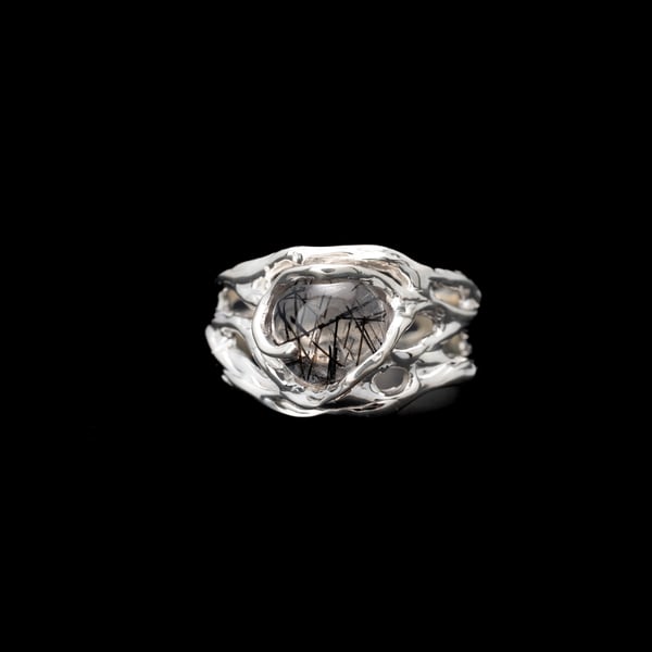 Каблучка з кварцом з включенням шерлу