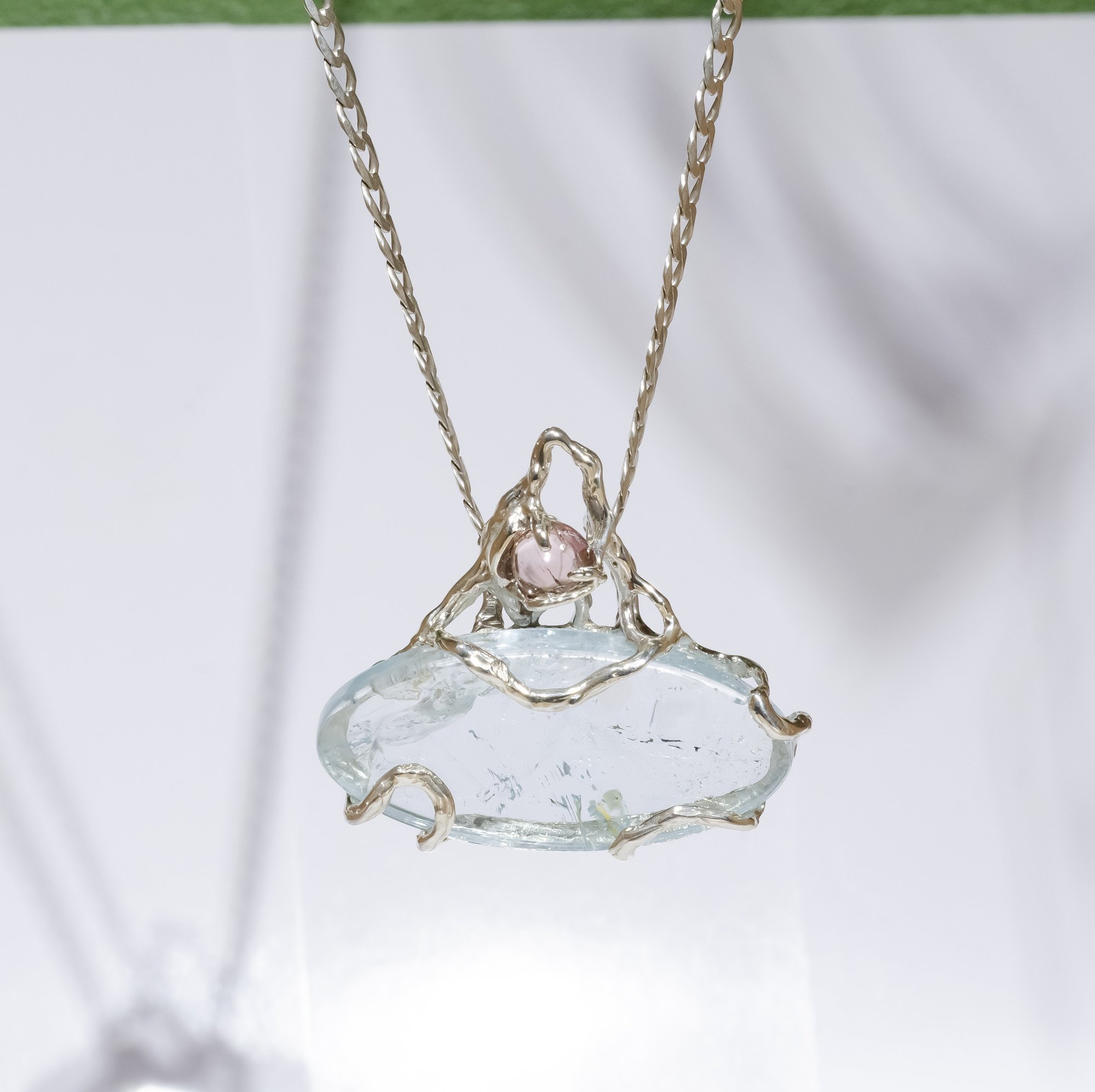 Кулон з блакитним топазом та турмаліном