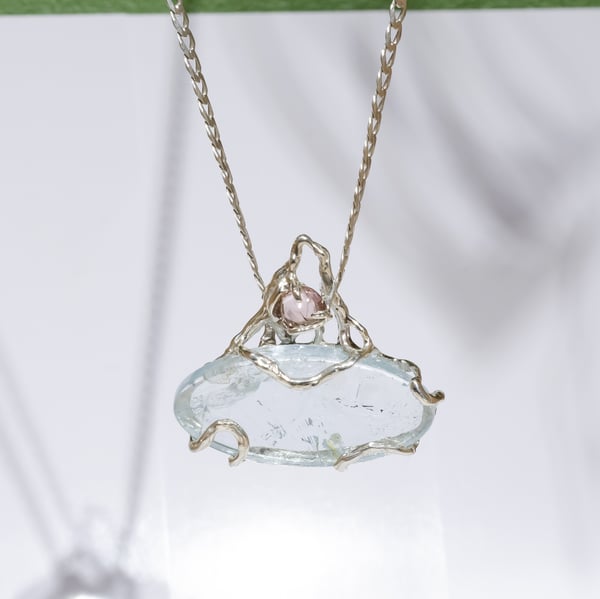 Кулон з блакитним топазом та турмаліном