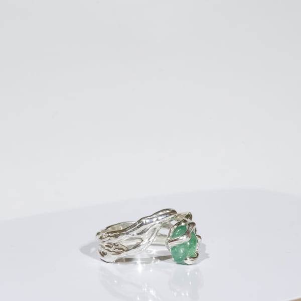 Каблучка зі смарагдом