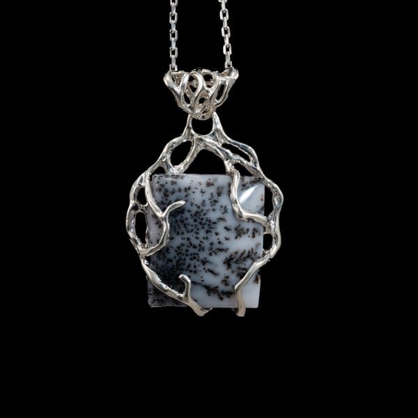 Кулон з дендритовим агатом