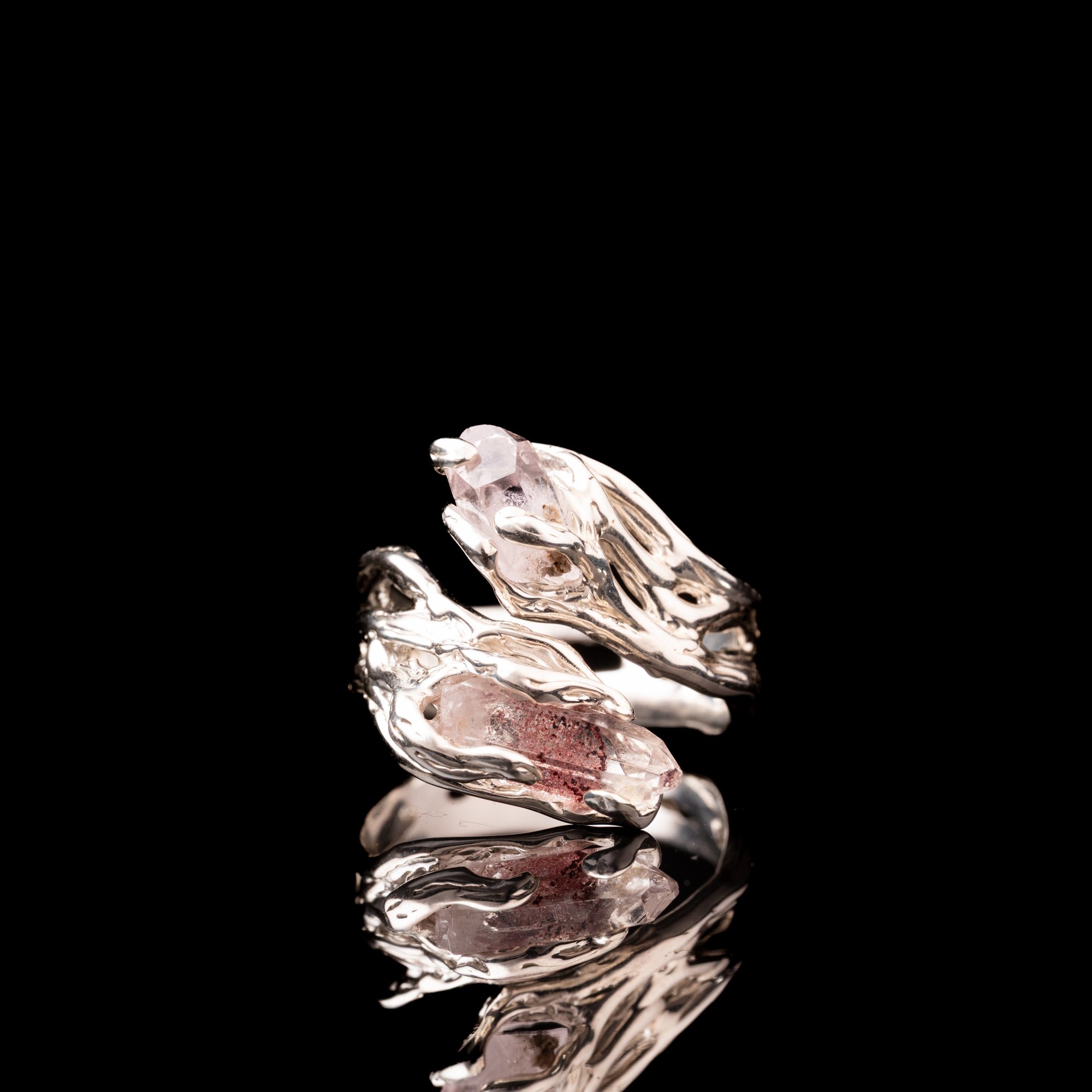 Каблучка з кварцами з включеннями гематиту