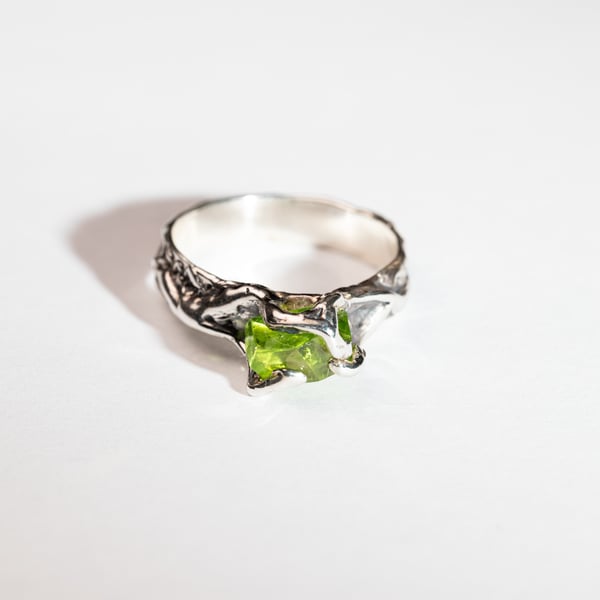 Каблучка з хризолітом