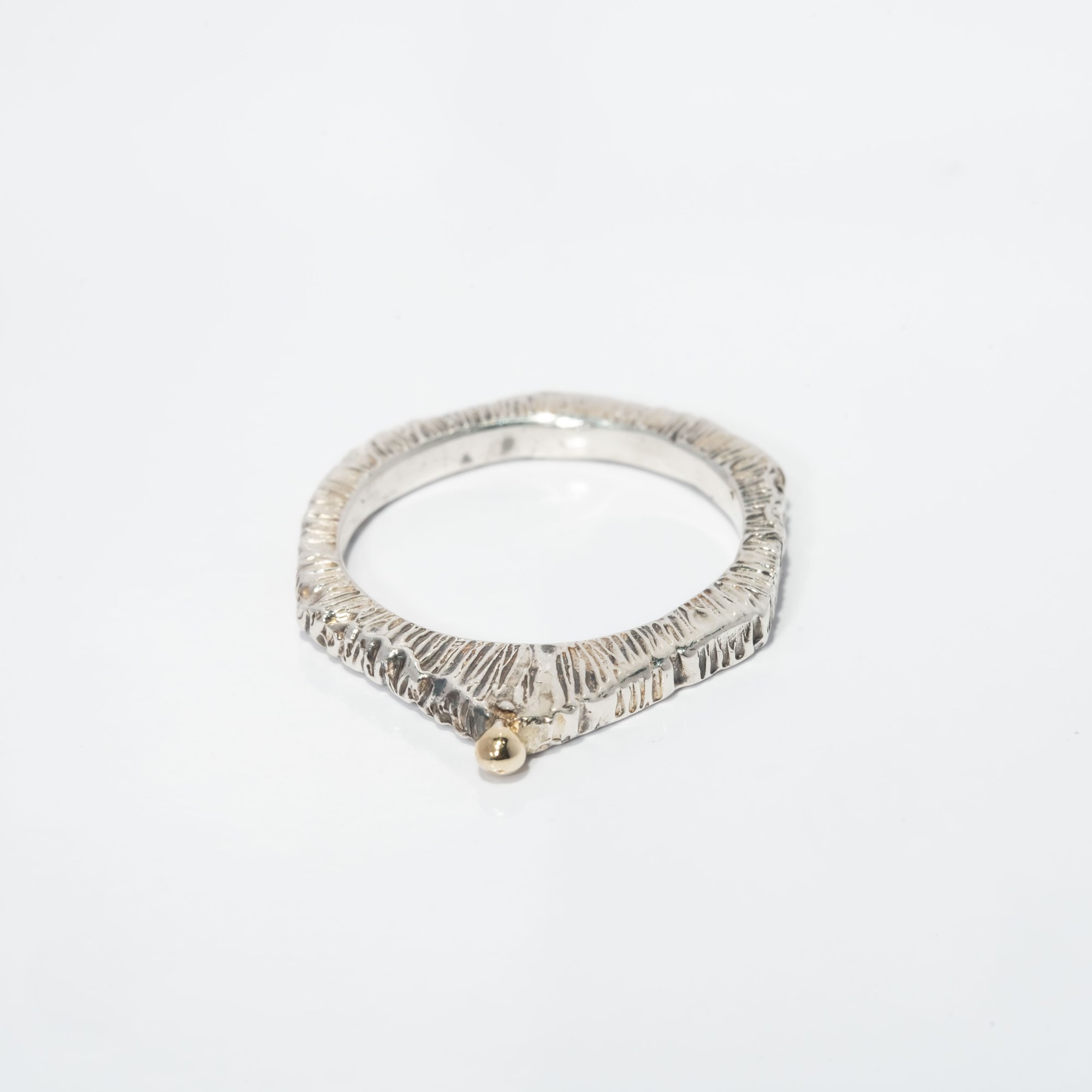 Каблучка з золотою кулькою