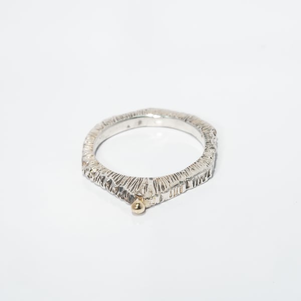 Каблучка з золотою кулькою