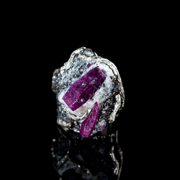 Каблучка з рубіном