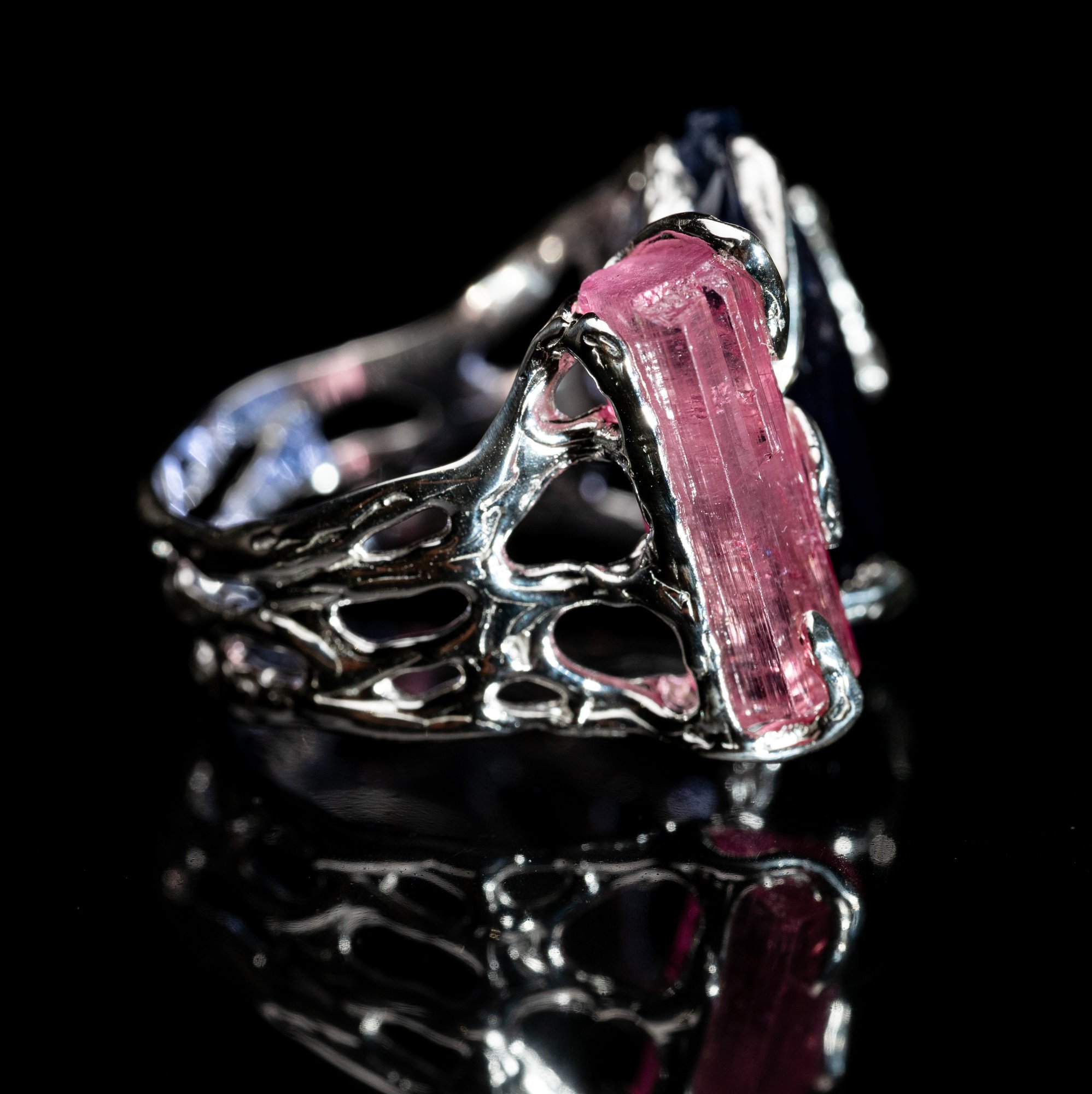 Каблучка з неоновим рожевим турмаліном та іолітом - зображення 3