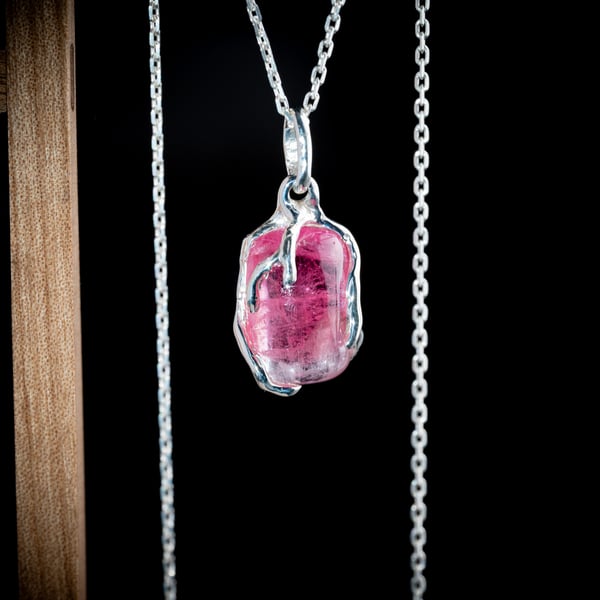Кулон з рожевим турмаліном