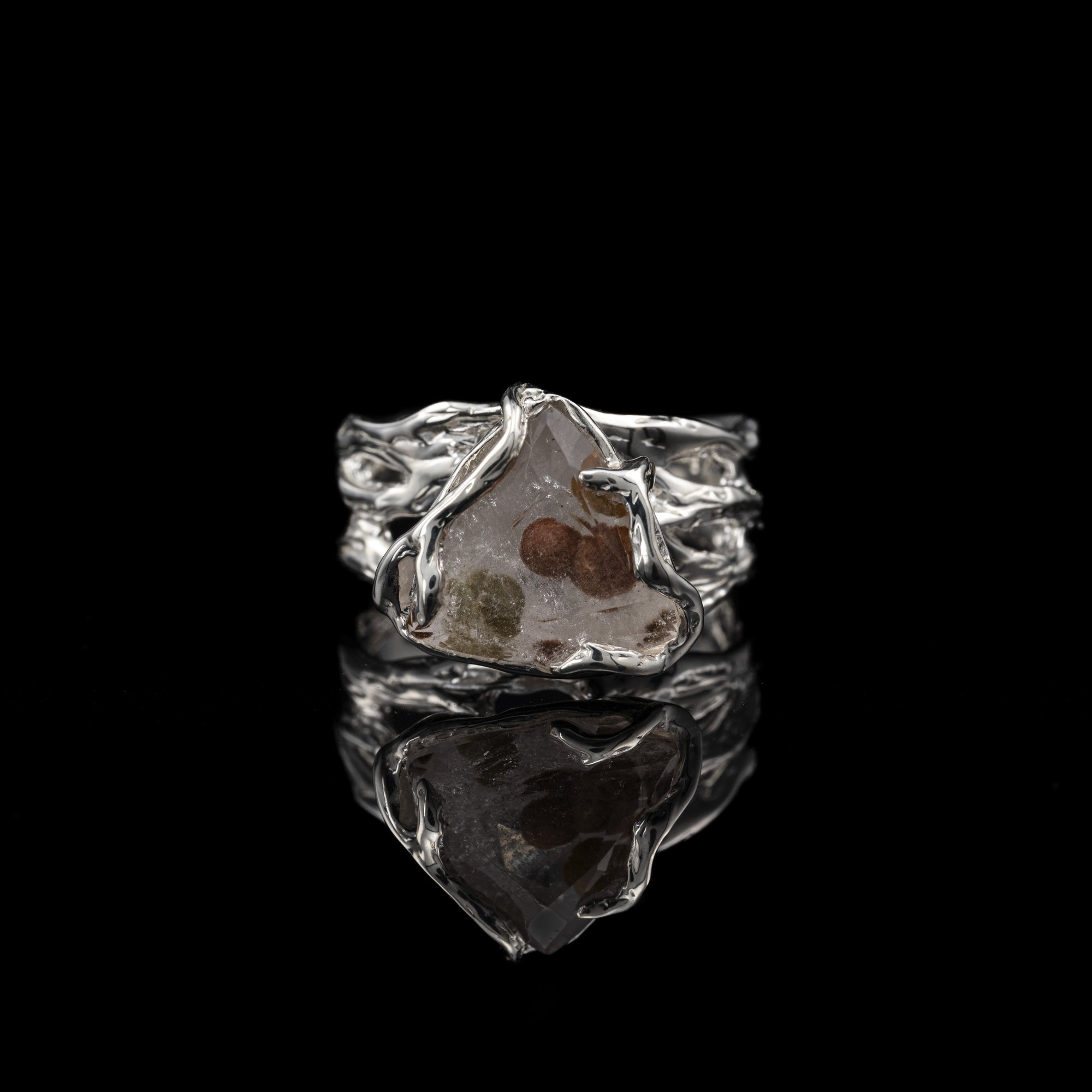 Каблучка з включенням в кварці