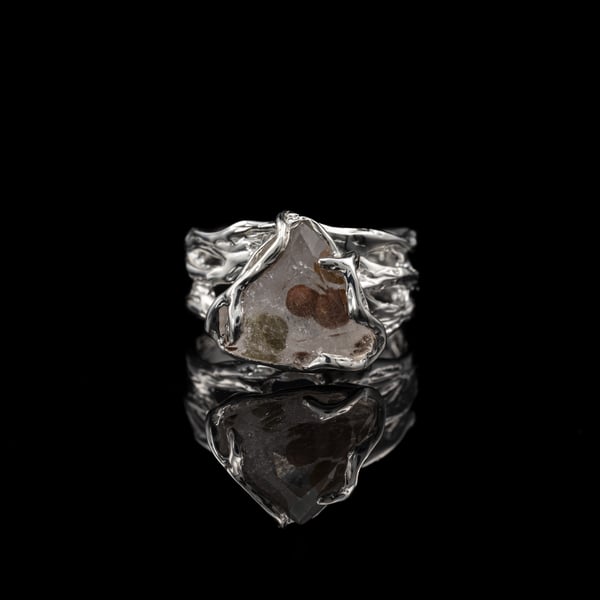 Каблучка з включенням в кварці