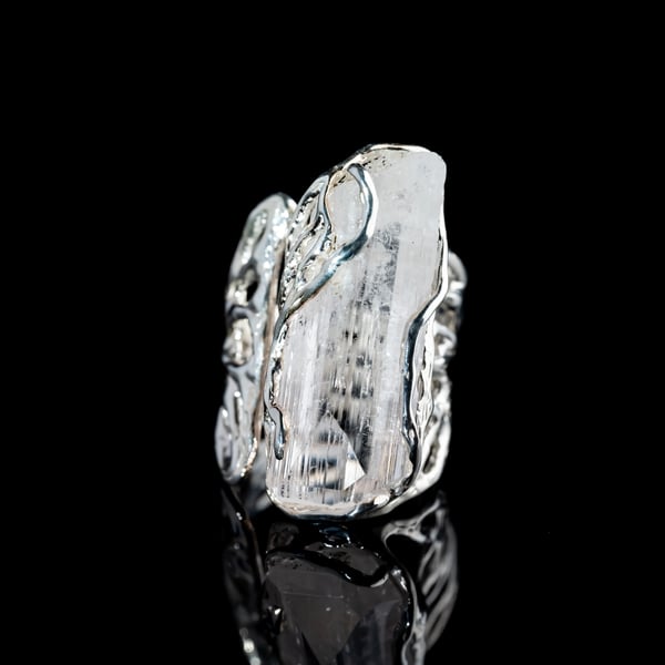 Каблучка з данбуритом