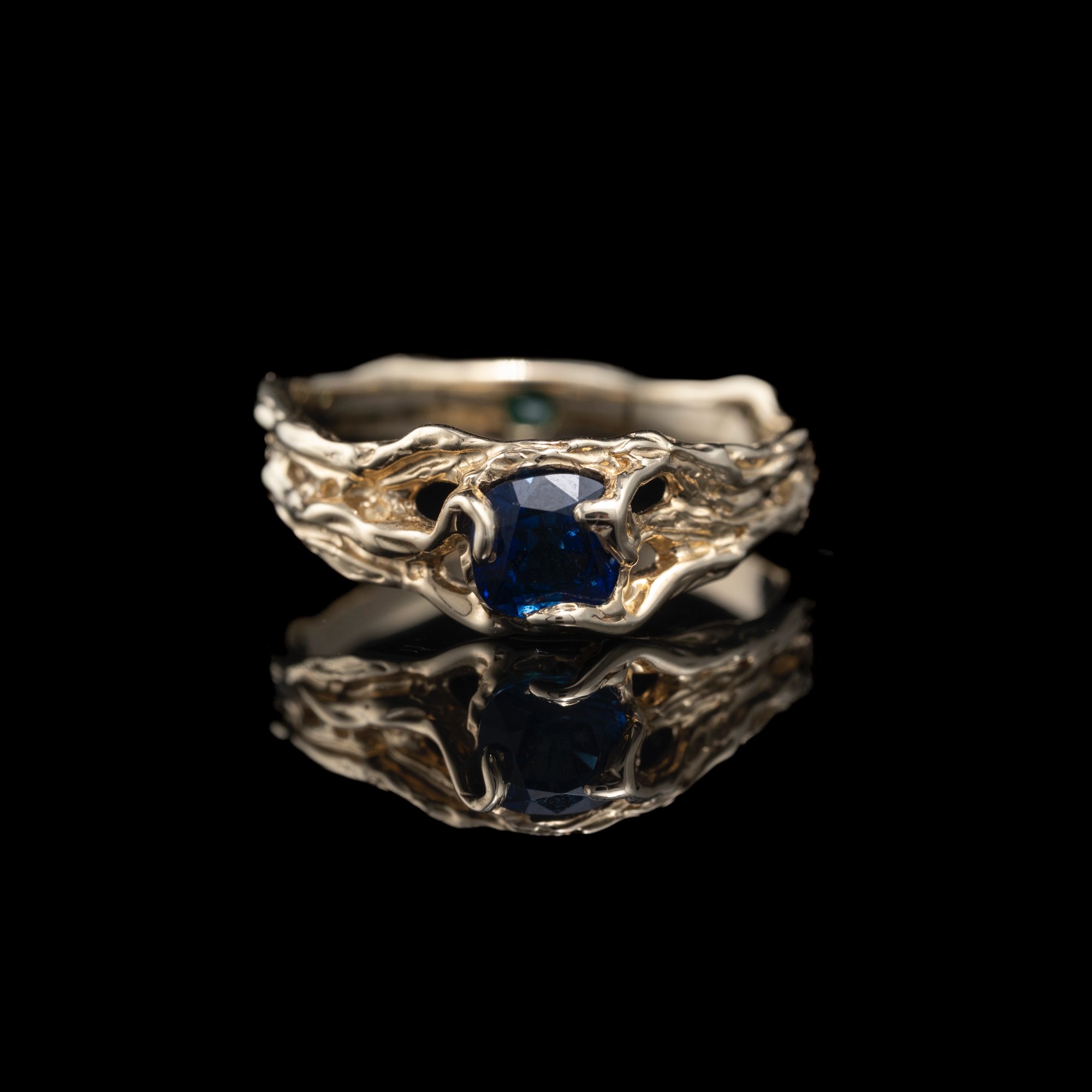 Золота каблучка з сапфіром та смарагдом - зображення 7