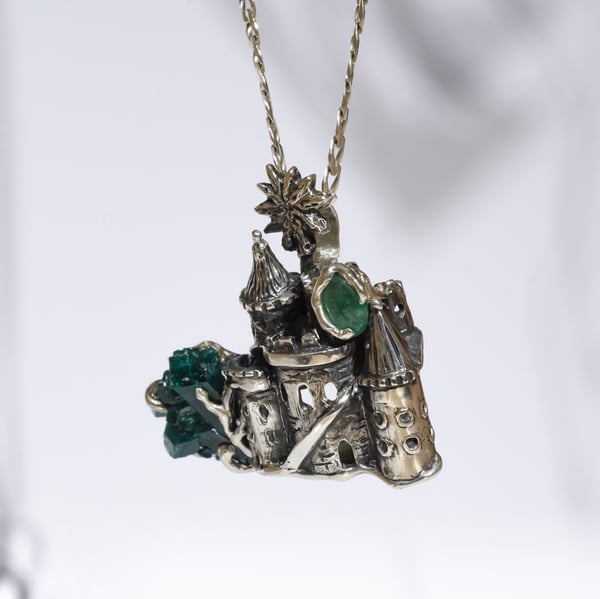 Кулон "Фортеця" зі смарагдом та діоптазом