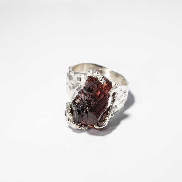 Каблучка з гранатом