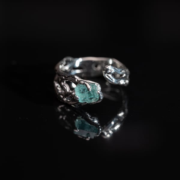 Каблучка зі смарагдом