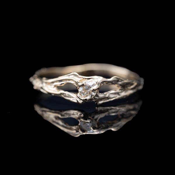 Золота каблучка з діамантом