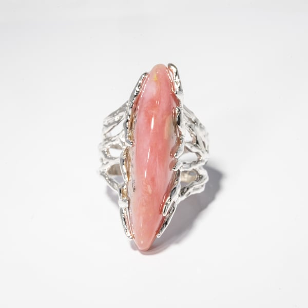 Каблучка з рожевим опалом