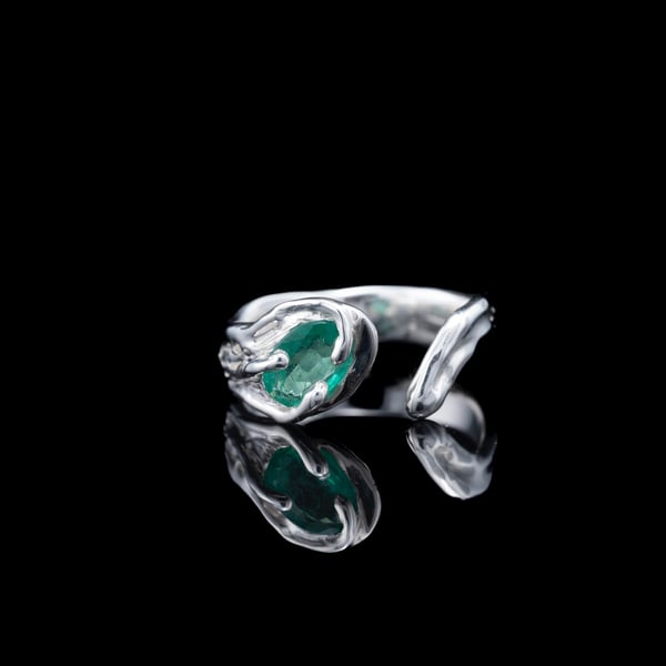 Каблучка з смарагдом