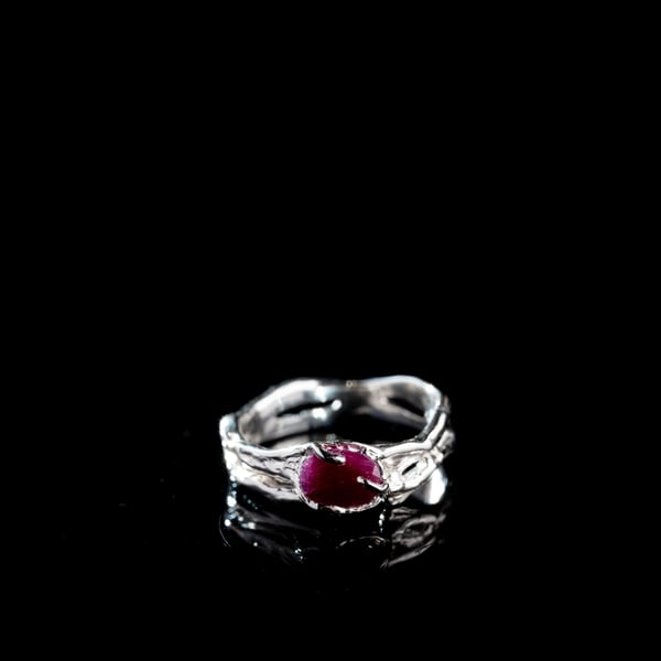 Каблучка з рубіном