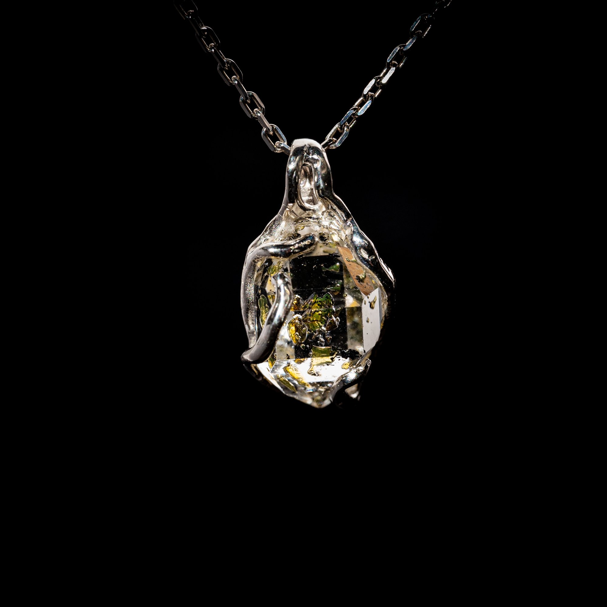 Кулон з нафтовим кварцом