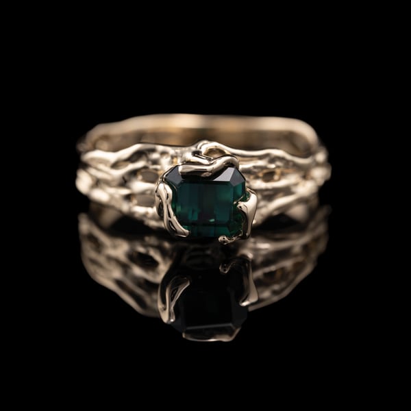 Золота каблучка з індиголітом