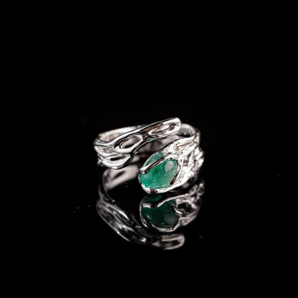 Каблучка зі смарагдом