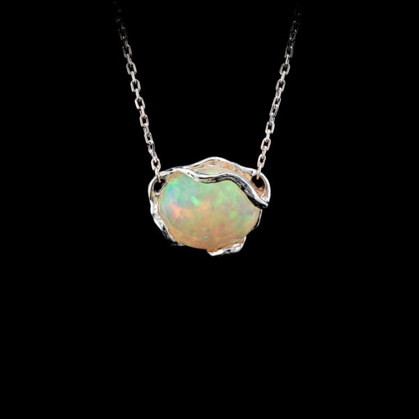 Кулон з опалом