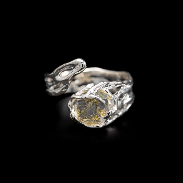 Каблучка з нафтовим кварцом