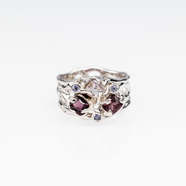 Ring with Spinel and Tanzanites