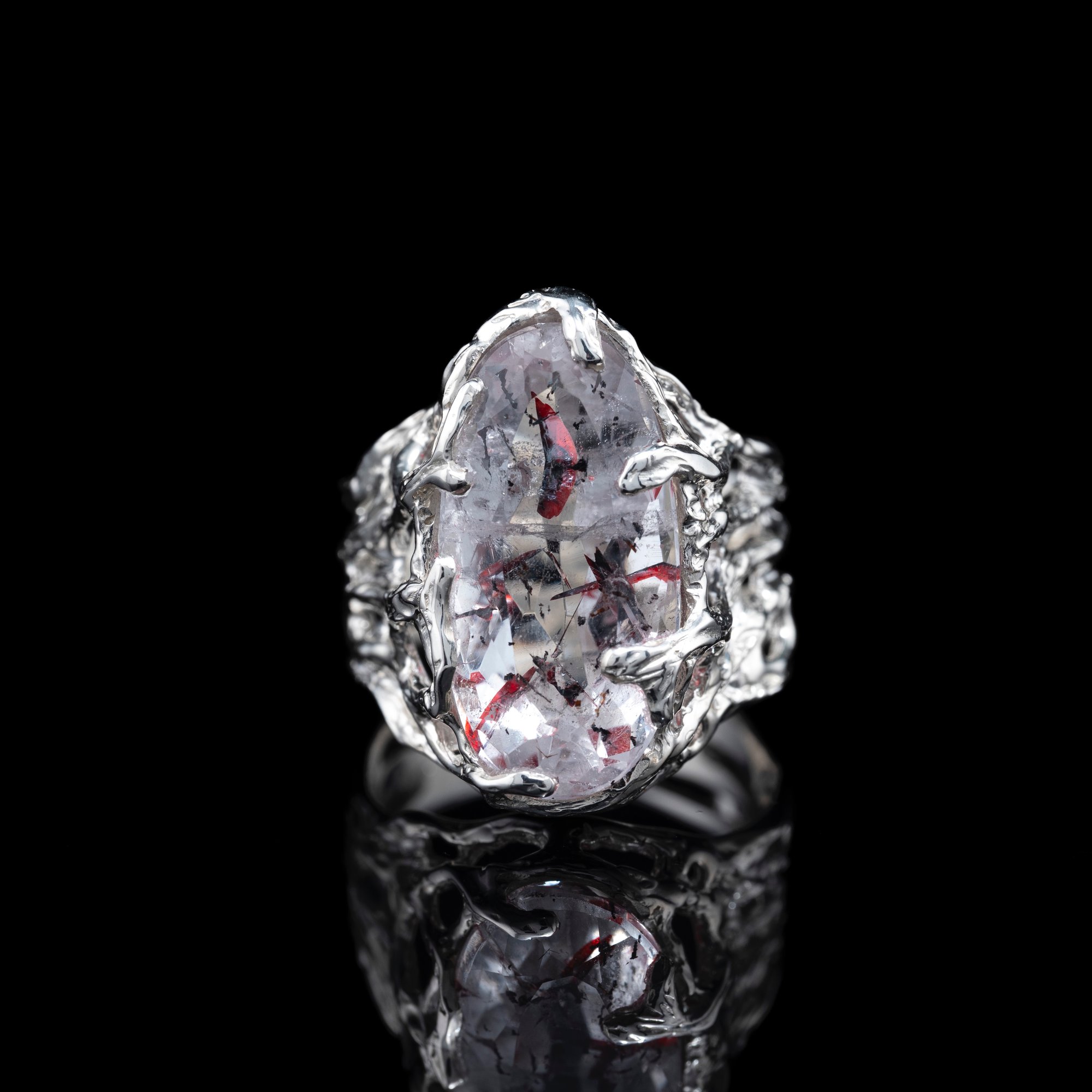 Каблучка з кварцом з включеннями гематиту