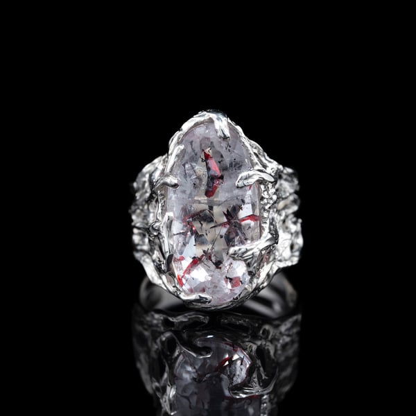 Каблучка з кварцом з включеннями гематиту