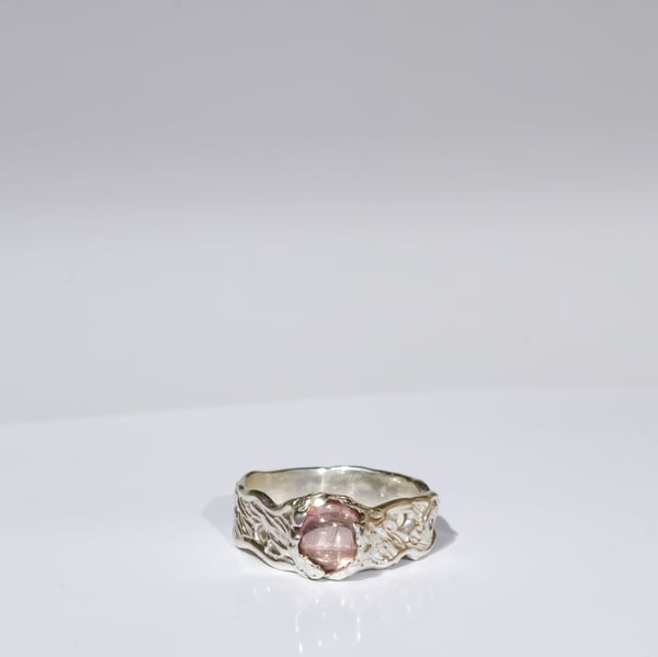 Каблучка з рожевим турмаліном