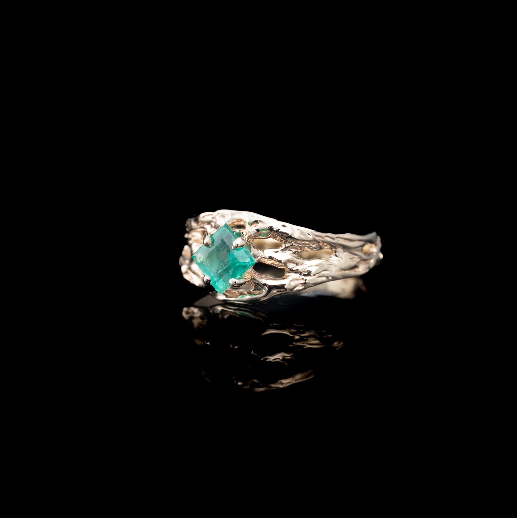 Золота каблучка зі смарагдом - зображення 3