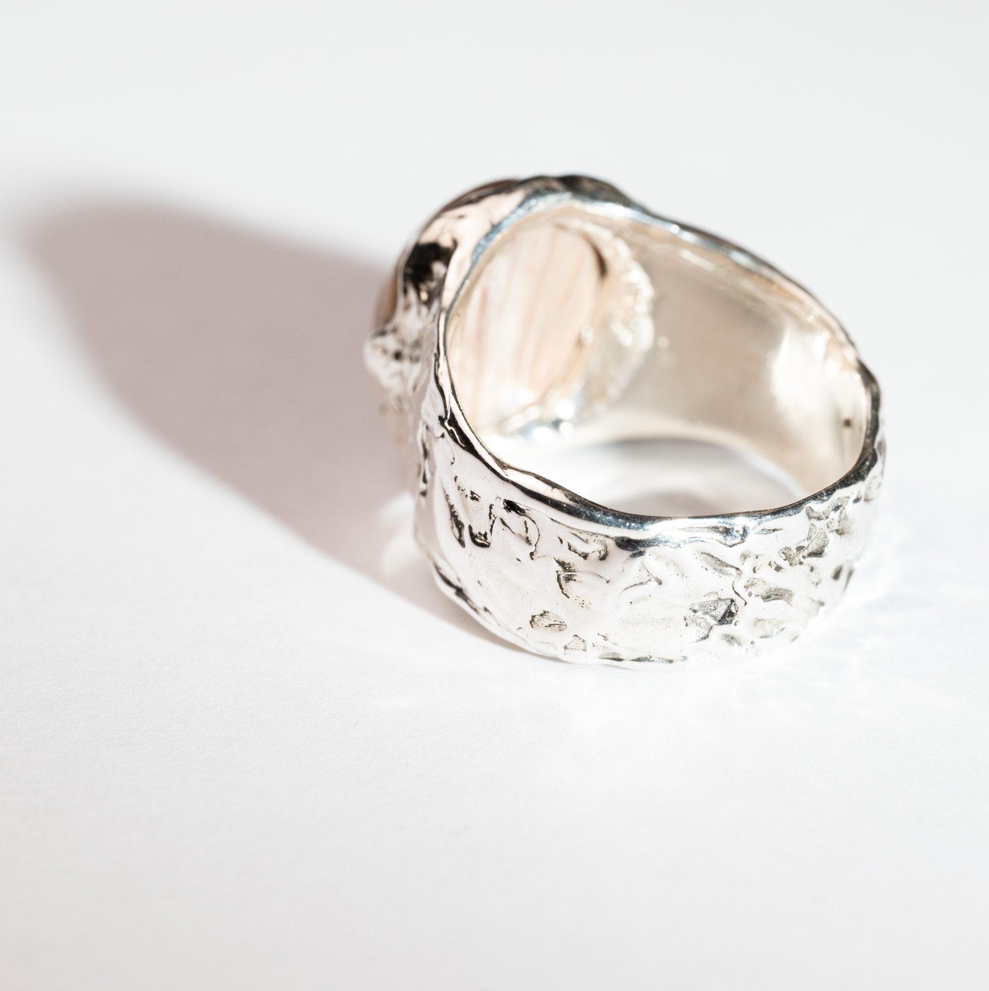 Каблучка зі зкамʼянілим деревом - зображення 3