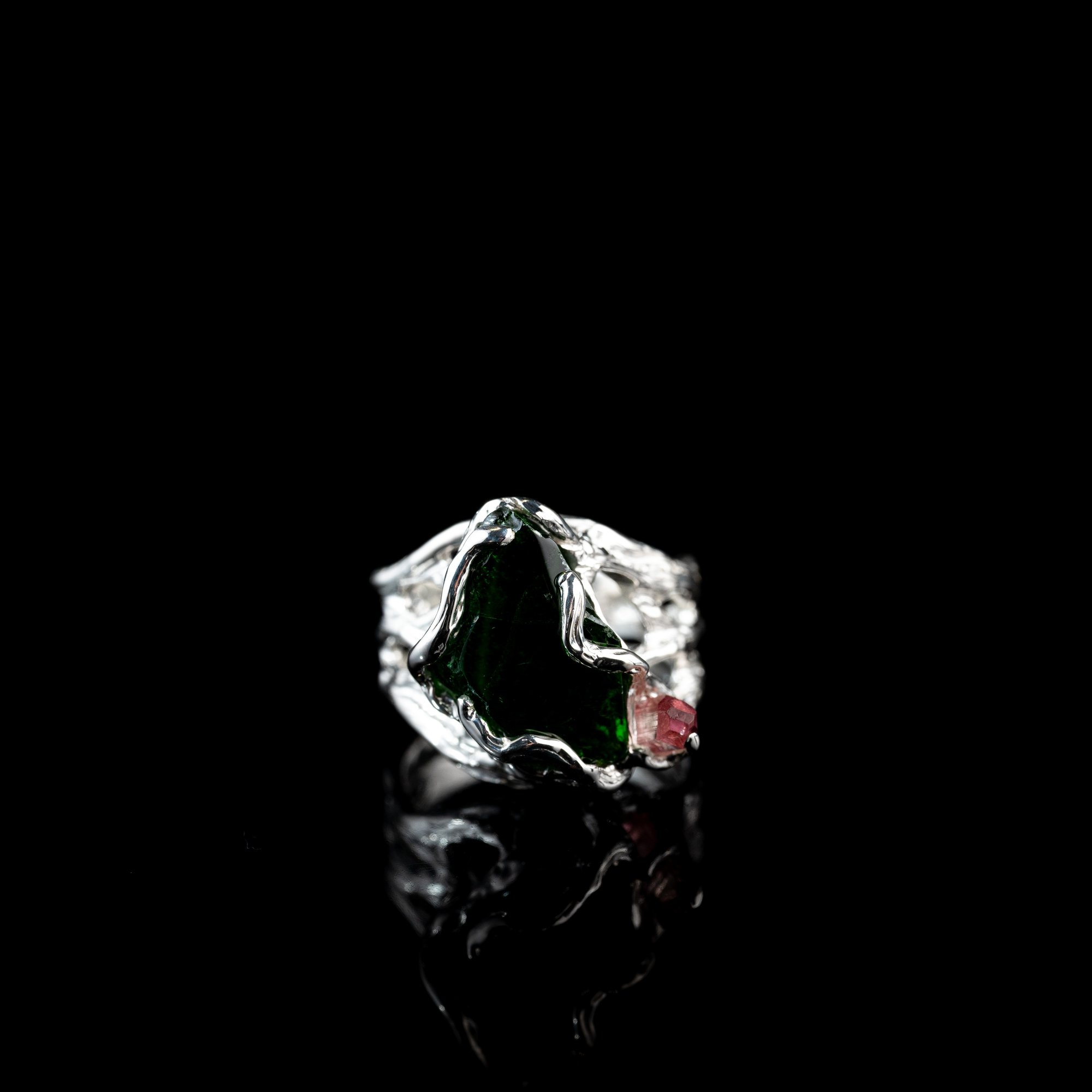 Каблучка з хромдіопсидом та турмаліном