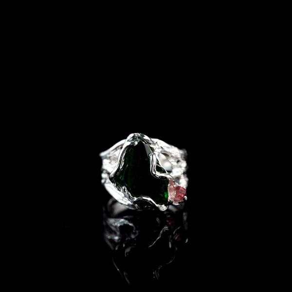 Каблучка з хромдіопсидом та турмаліном