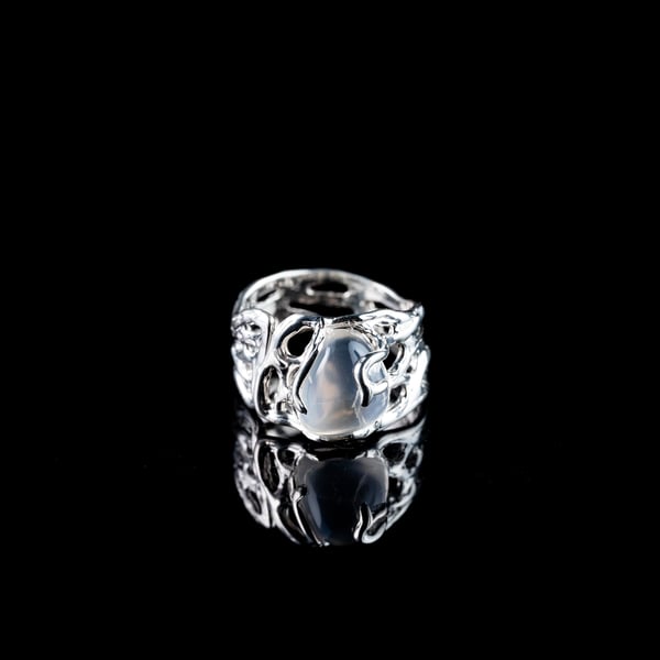 Каблучка з місячним камінням