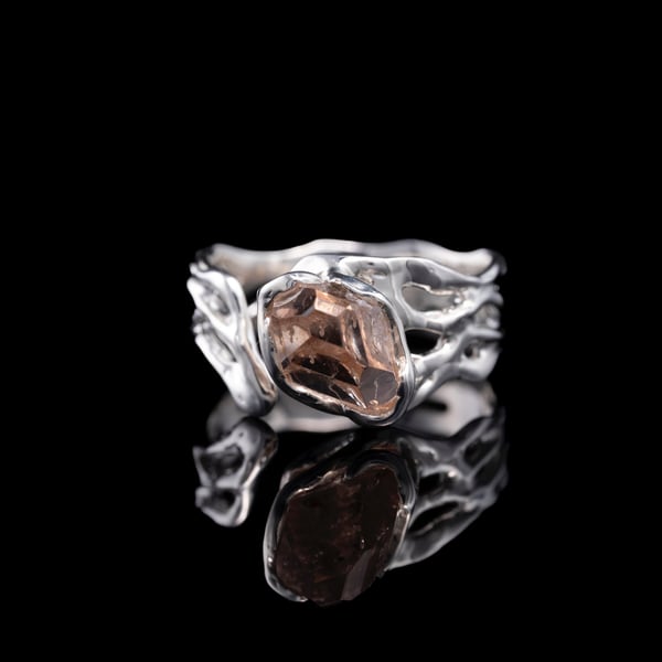 Каблучка з винним топазом