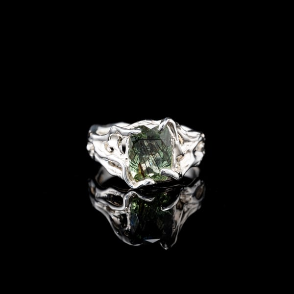 Каблучка з перідотом