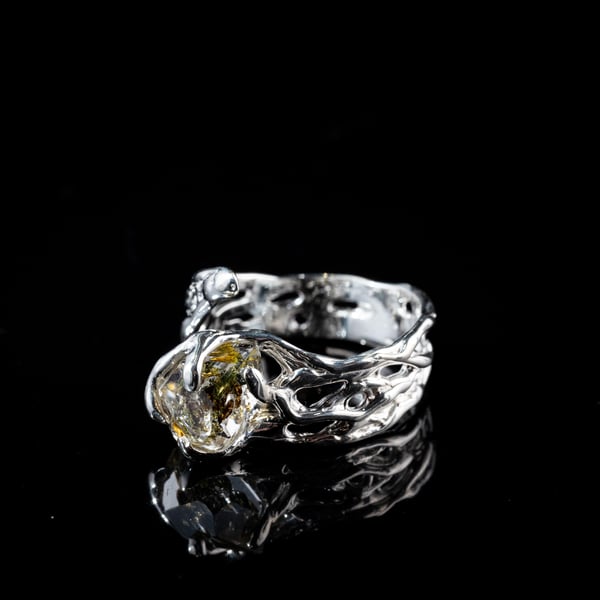 Каблучка з нафтовим кварцом